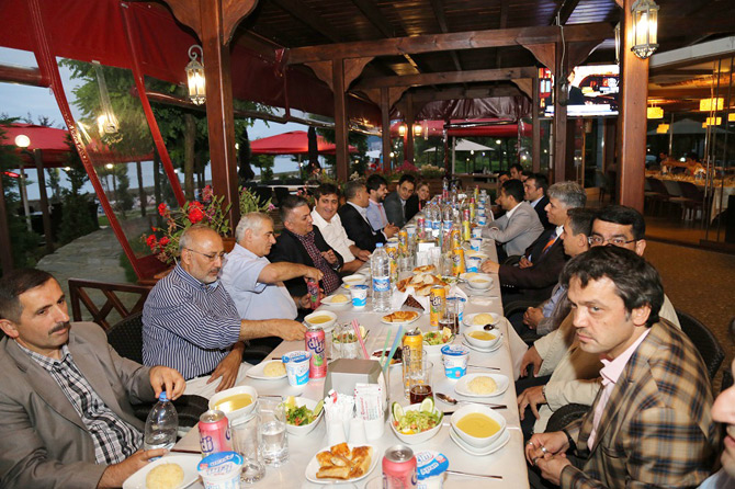 istanbul-siyasal-vakfi-dogu-karadeniz-grubu-iftar-programinda-bulustu2.jpg istanbul-siyasal-vakfi-dogu-karadeniz-grubu-iftar-programinda-bulustu2.jpg