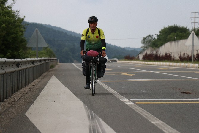istanbuldan-yola-cikan-adem-eksioglu-sehirler-arasi-bisiklet-yolu-yapilmasi-konusunda-farkindalik-olusturmak-icin-bin-500-kilometre-pedal-cevirerek-gurcistana-ulasmayi-hedefliyor-4.jpg
