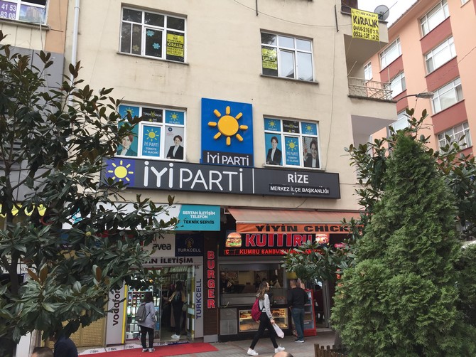 iyi-parti-rize’de-bina-krizi-!-(4).jpg