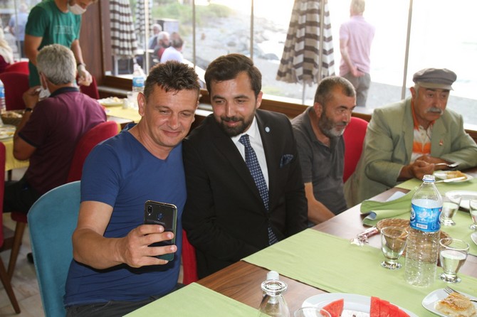 iyi-parti-rize-il-baskan-adayi-avukat-kursat-hacisuleymanoglu-yonetim-kadrosuyla-ilce-teskilatlarini-ziyarete-basladi-(1).jpg