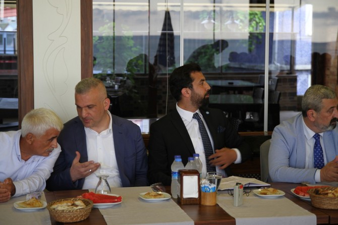 iyi-parti-rize-il-baskan-adayi-avukat-kursat-hacisuleymanoglu-yonetim-kadrosuyla-ilce-teskilatlarini-ziyarete-basladi-(10).jpg