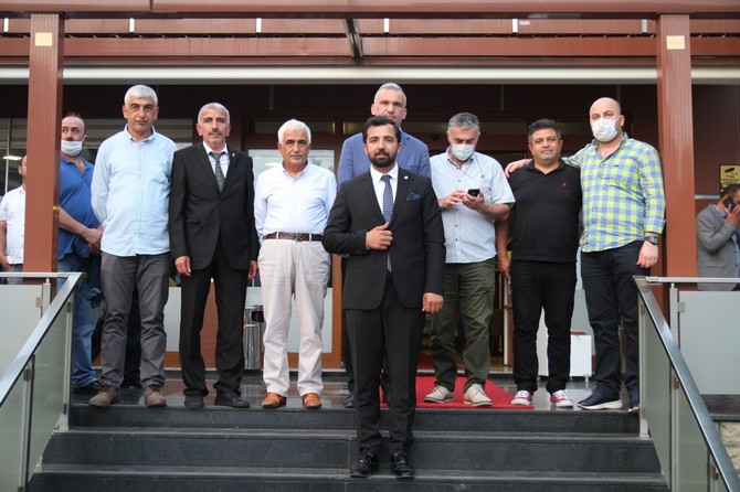 iyi-parti-rize-il-baskan-adayi-avukat-kursat-hacisuleymanoglu-yonetim-kadrosuyla-ilce-teskilatlarini-ziyarete-basladi-(12).jpg