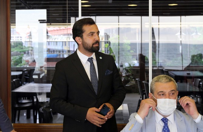 iyi-parti-rize-il-baskan-adayi-avukat-kursat-hacisuleymanoglu-yonetim-kadrosuyla-ilce-teskilatlarini-ziyarete-basladi-(16).jpg