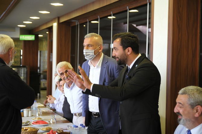 iyi-parti-rize-il-baskan-adayi-avukat-kursat-hacisuleymanoglu-yonetim-kadrosuyla-ilce-teskilatlarini-ziyarete-basladi-(8).jpg