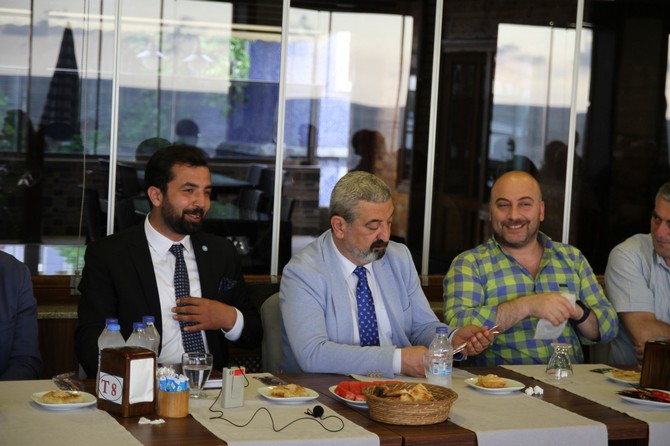 iyi-parti-rize-il-baskan-adayi-avukat-kursat-hacisuleymanoglu-yonetim-kadrosuyla-ilce-teskilatlarini-ziyarete-basladi-(9).jpg