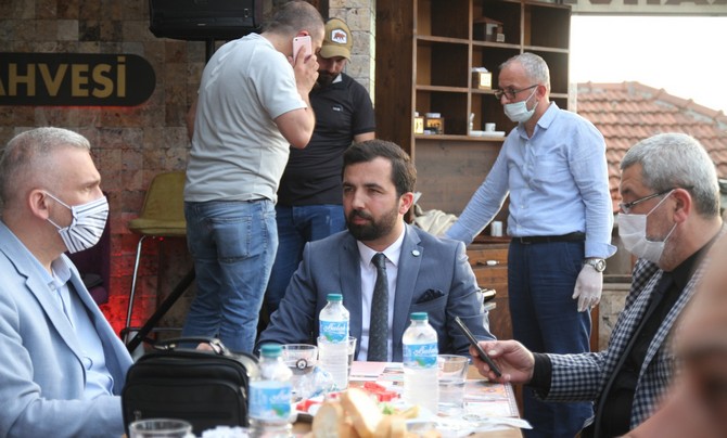 iyi-parti-rize-il-baskan-adayi-kursat-hacisuleymanoglu-ve-mimarlar-odasi-baskani-mustafa-mahmutoglu-ilce-teskilatlarini-ziyaret-ediyor-(5).jpg