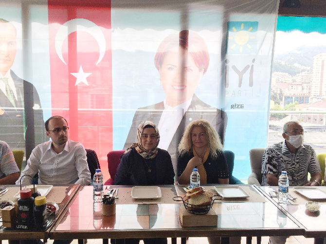 iyi-parti-rize-il-baskani-av.-aysegul-ozyanik,-adayligini-acikladi-(2).jpg