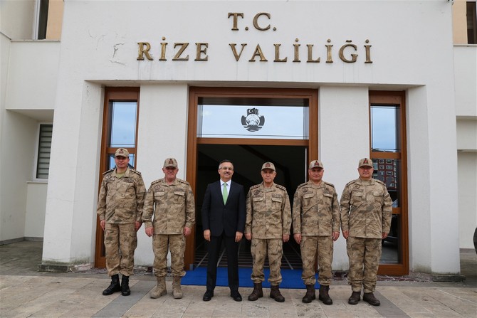 jandarma-genel-komutani-orgeneral-arif-cetin,-birlikleri-denetlemek-uzere-rize’ye-geldi-(1).jpg
