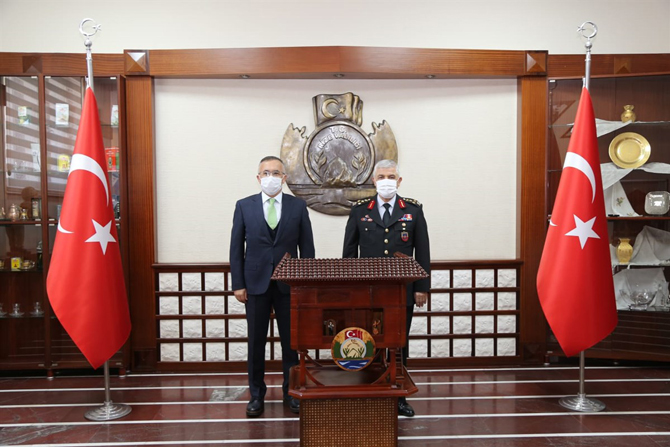 jandarma-genel-komutani-orgeneral-arif-cetin,-rize-valisi-kemal-ceber’i-ziyaret-etti-(2).jpg