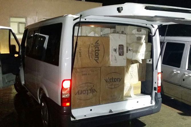 kacak-sigara-ve-kacak-cay-ele-gecirildi-1.jpg kacak-sigara-ve-kacak-cay-ele-gecirildi-1.jpg