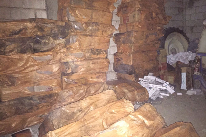 kacak-sigara-ve-kacak-cay-ele-gecirildi-2.jpg kacak-sigara-ve-kacak-cay-ele-gecirildi-2.jpg