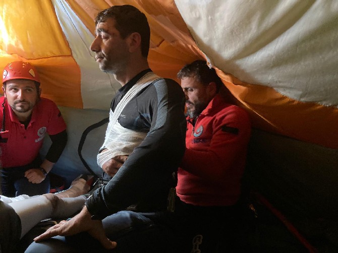 kackar-daglarinda-duserek-yaralanan-ukraynali-2-dagci-kurtarildi-6.jpg