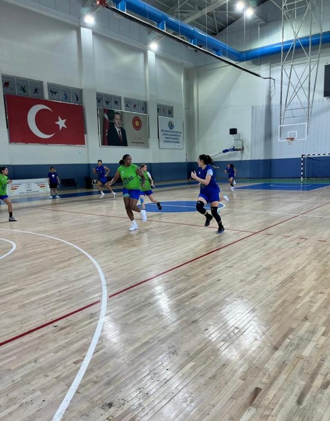 kadinlar-basketbolda-rize-belediyesi-super-ligdeki-ilk-macina-cikiyor-4.jpg