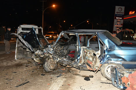 kafa-kafaya-carpistilar-3-yarali!-1.jpg kafa-kafaya-carpistilar-3-yarali!-1.jpg