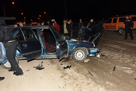 kafa-kafaya-carpistilar-3-yarali!-4.jpg kafa-kafaya-carpistilar-3-yarali!-4.jpg