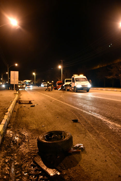 kafa-kafaya-carpistilar-3-yarali!-6.jpg kafa-kafaya-carpistilar-3-yarali!-6.jpg