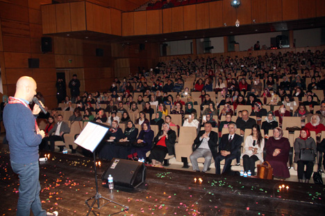 kahraman-tazeoglu-renk-projesi-icin-rizede-11.jpg kahraman-tazeoglu-renk-projesi-icin-rizede-11.jpg