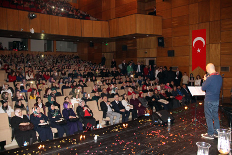 kahraman-tazeoglu-renk-projesi-icin-rizede-12.jpg kahraman-tazeoglu-renk-projesi-icin-rizede-12.jpg