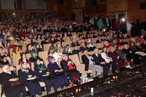 kahraman-tazeoglu-renk-projesi-icin-rizede-13.20150221193158.jpg kahraman-tazeoglu-renk-projesi-icin-rizede-13.20150221193158.jpg