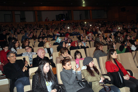 kahraman-tazeoglu-renk-projesi-icin-rizede-20.jpg kahraman-tazeoglu-renk-projesi-icin-rizede-20.jpg