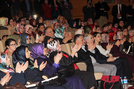 kahraman-tazeoglu-renk-projesi-icin-rizede-21.jpg kahraman-tazeoglu-renk-projesi-icin-rizede-21.jpg