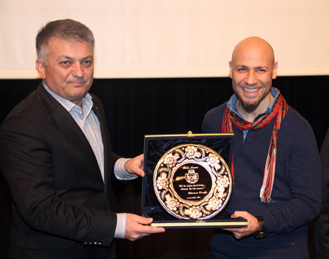 kahraman-tazeoglu-renk-projesi-icin-rizede-29.jpg kahraman-tazeoglu-renk-projesi-icin-rizede-29.jpg