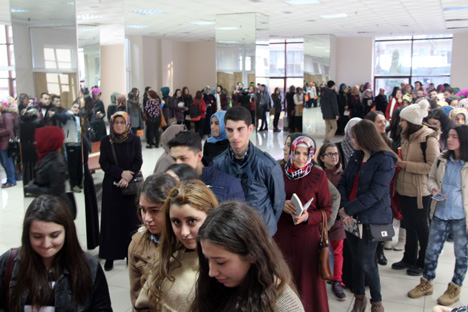 kahraman-tazeoglu-renk-projesi-icin-rizede-33.jpg kahraman-tazeoglu-renk-projesi-icin-rizede-33.jpg