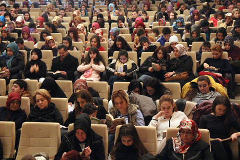 kahraman-tazeoglu-renk-projesi-icin-rizede-36.jpg kahraman-tazeoglu-renk-projesi-icin-rizede-36.jpg