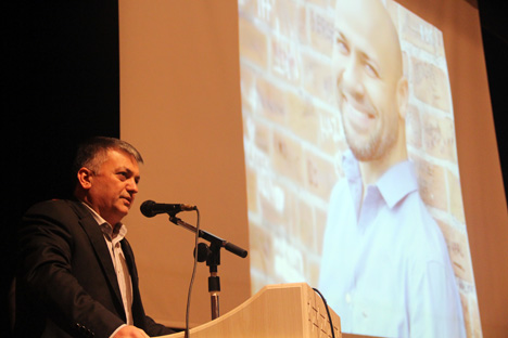 kahraman-tazeoglu-renk-projesi-icin-rizede-5.jpg kahraman-tazeoglu-renk-projesi-icin-rizede-5.jpg