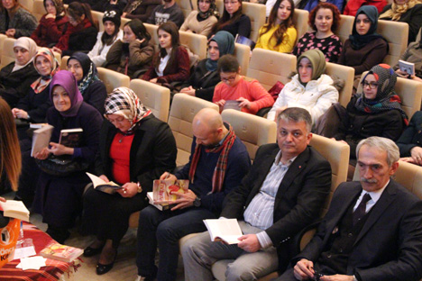 kahraman-tazeoglu-renk-projesi-icin-rizede-50.jpg kahraman-tazeoglu-renk-projesi-icin-rizede-50.jpg