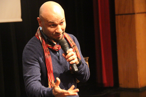 kahraman-tazeoglu-renk-projesi-icin-rizede-7.jpg kahraman-tazeoglu-renk-projesi-icin-rizede-7.jpg