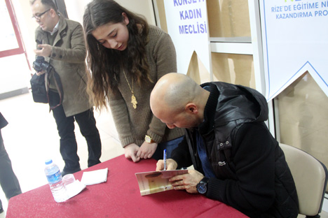 kahraman-tazeoglu-rizede-renk-projesinde-1.jpg kahraman-tazeoglu-rizede-renk-projesinde-1.jpg