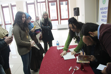 kahraman-tazeoglu-rizede-renk-projesinde-2.jpg kahraman-tazeoglu-rizede-renk-projesinde-2.jpg