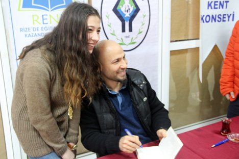 kahraman-tazeoglu-rizede-renk-projesinde.jpg kahraman-tazeoglu-rizede-renk-projesinde.jpg