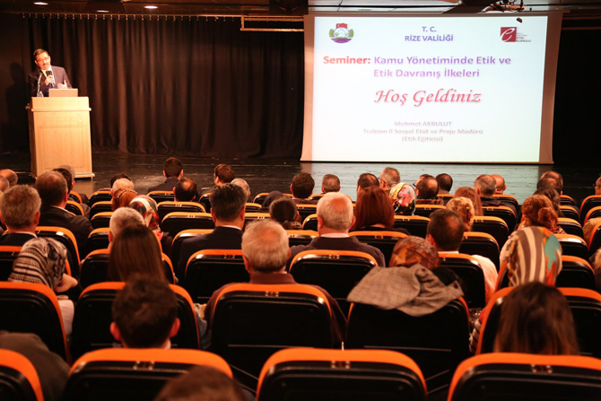 kamu-yonetiminde-etik-ve-etik-davranis-ilkeleri”-konulu-bir-seminer-duzenlendi-3.jpg