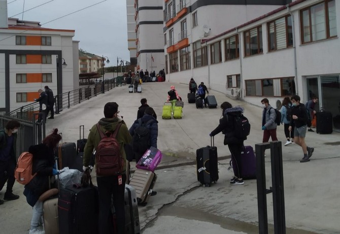 kanada’dan-getirilen-turk-ogrenciler-trabzon’da-karantinaya-alindi-(1).jpg