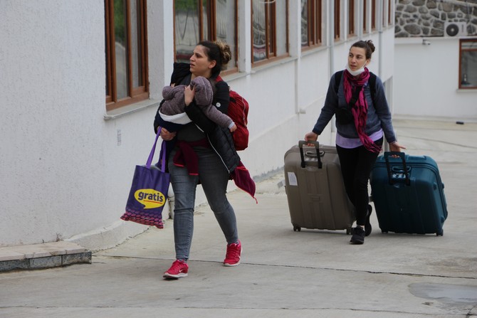 kanada’dan-getirilen-turk-ogrenciler-trabzon’da-karantinaya-alindi-(10).jpg