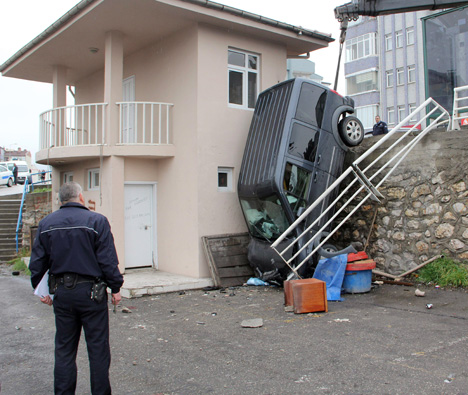 karabuk’te-trafik-kazasi-1i-agir-2-yarali-2.jpg karabuk’te-trafik-kazasi-1i-agir-2-yarali-2.jpg