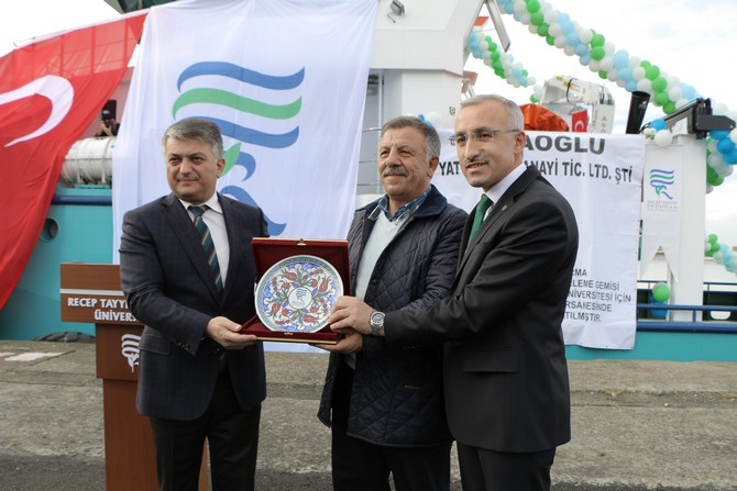 karadeniz-arastirma-gemisi-torenle-hizmete-alindi-(18).jpg