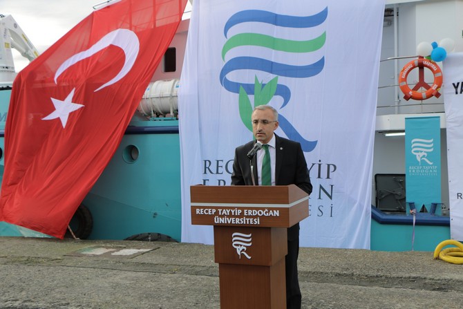 karadeniz-arastirma-gemisi-torenle-hizmete-alindi-(9).jpg