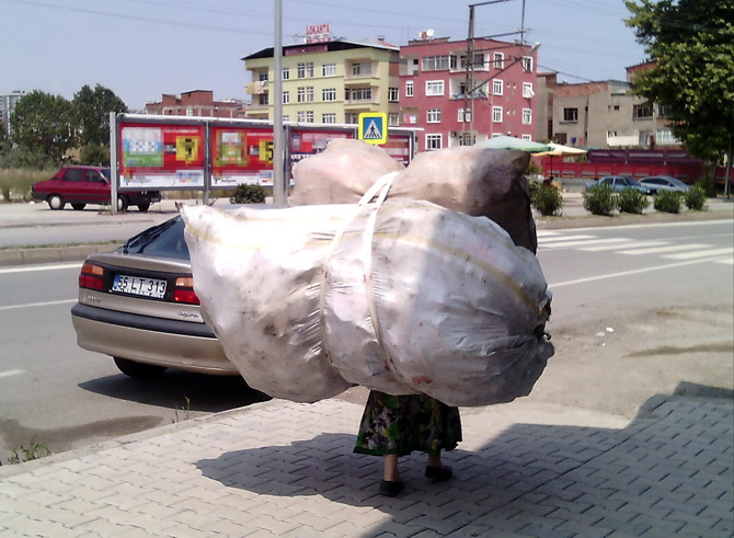 karadeniz-kadininin-yuk-tasima-cilesi1.jpg