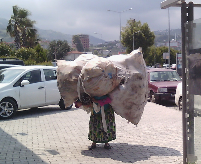 karadeniz-kadininin-yuk-tasima-cilesi2.jpg