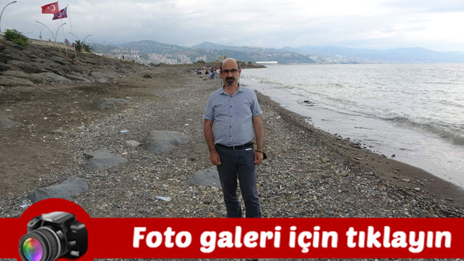 karadeniz-sahil-yolu-yapimi-sirasinda-kayalarla-doldurulan-trabzon-sahili-yeniden-yaklasik-40-yil-onceki-kumluk-halini-aldi.jpg