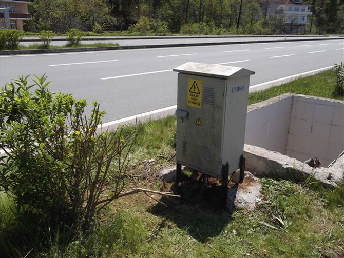 karadeniz-sahil-yolunda-mevcut-aydinlatma-tesislerinin-bakim-calismalarina-devam-ediyor1.jpg karadeniz-sahil-yolunda-mevcut-aydinlatma-tesislerinin-bakim-calismalarina-devam-ediyor1.jpg