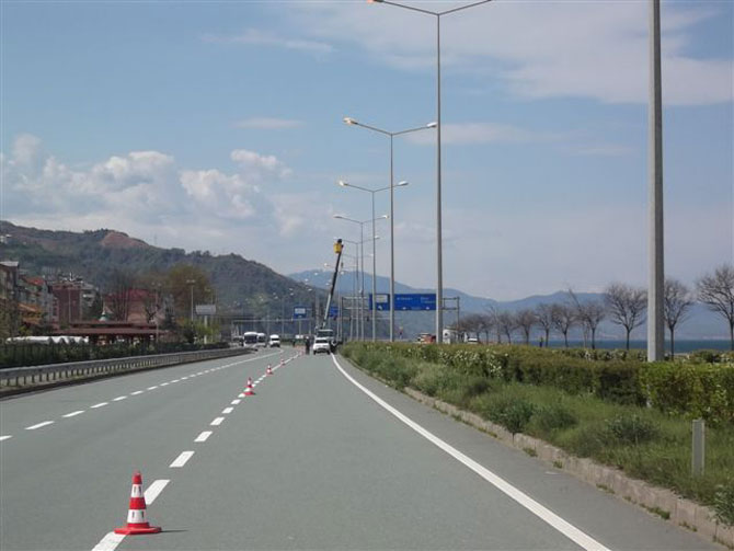 karadeniz-sahil-yolunda-mevcut-aydinlatma-tesislerinin-bakim-calismalarina-devam-ediyor8.jpg karadeniz-sahil-yolunda-mevcut-aydinlatma-tesislerinin-bakim-calismalarina-devam-ediyor8.jpg