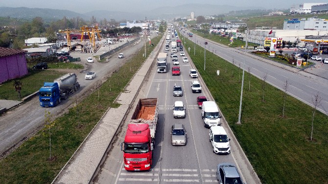 karadeniz-sahil-yolunda-tam-kapanma-oncesi-trafik-yogunlugu-artti-(6).jpg