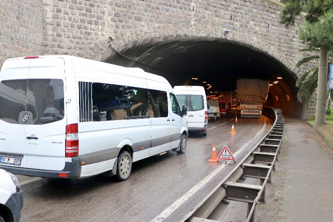 karadeniz-sahil-yolunda-ulasim-trafik-kazasi-nedeniyle-yaklasik-3-saat-aksadi-1.jpg