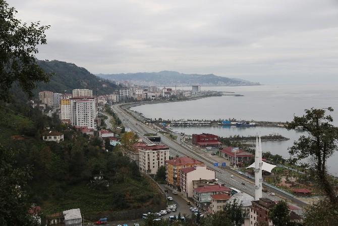 karadeniz-sahil-yolunun-rize-gecisinde-aydinlatmalar-yenileniyor-(3).jpg