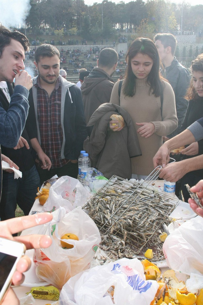 karadeniz-teknik-universitesinde-hamsi-soleni-(5).jpg