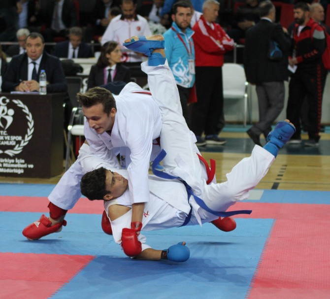 karadeniz-ve-hazar-ulkeleri-karate-sampiyonasi-rize’de-(2).jpg